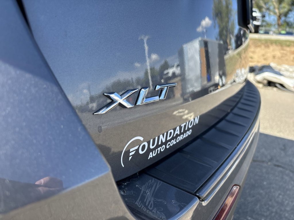 Used 2022 Ford Explorer XLT w/ XLT Sport Appearance Package AWD/4WD image 37