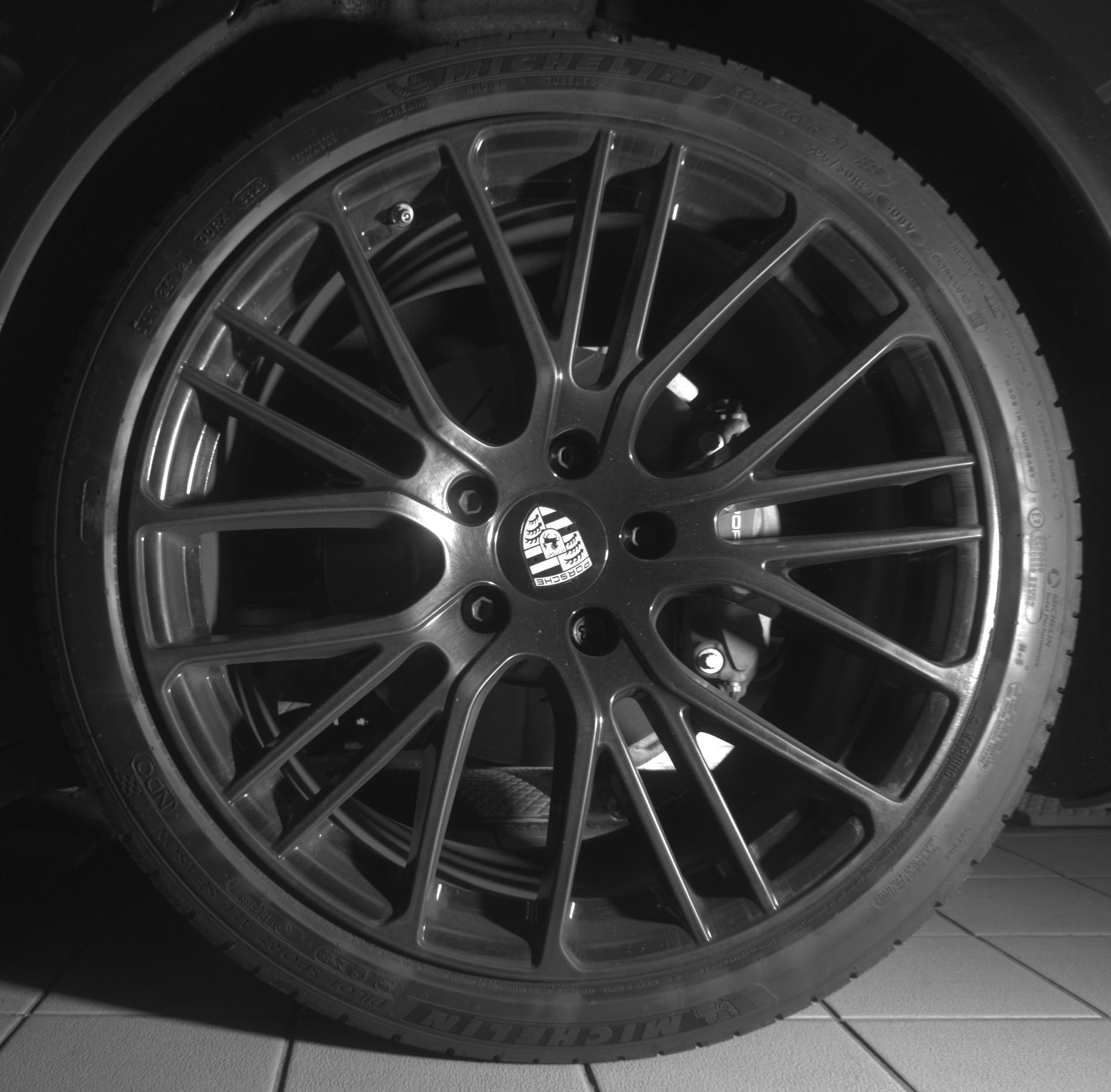 Used 2024 Porsche Panamera RWD image 30