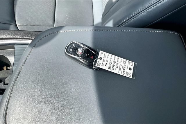 Used 2020 Buick Enclave Essence w/ Sound and Sites Package AWD/4WD image 9