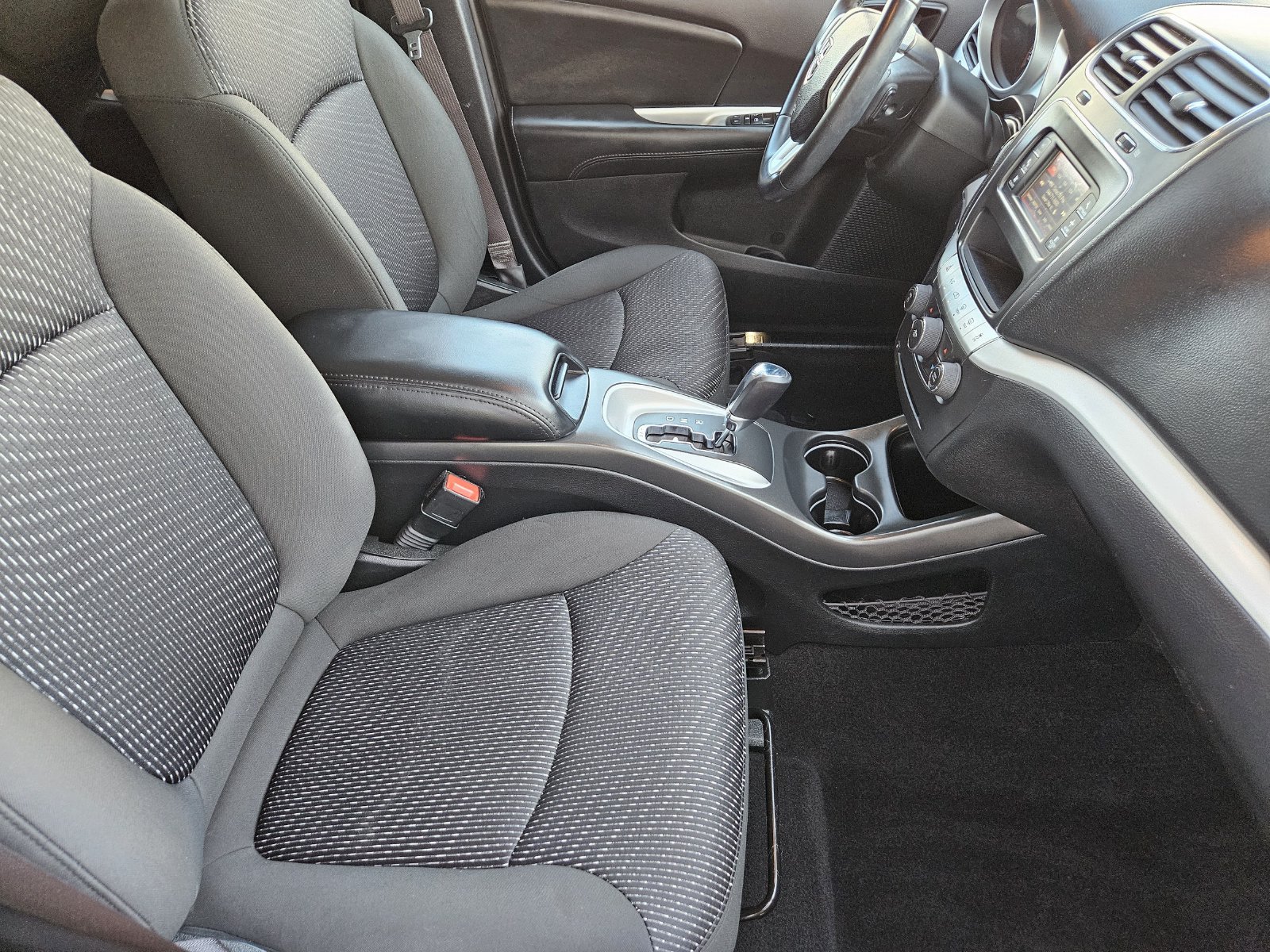 Used 2019 Dodge Journey SE w/ Connectivity Group FWD image 16