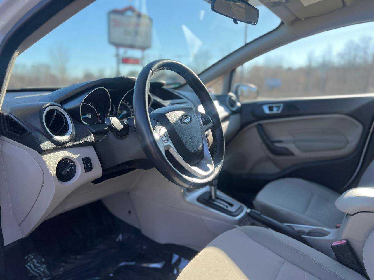 Used 2015 Ford Fiesta SE FWD image 16
