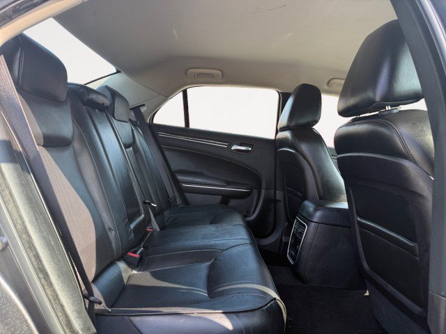 Used 2019 Chrysler 300 Limited RWD image 12