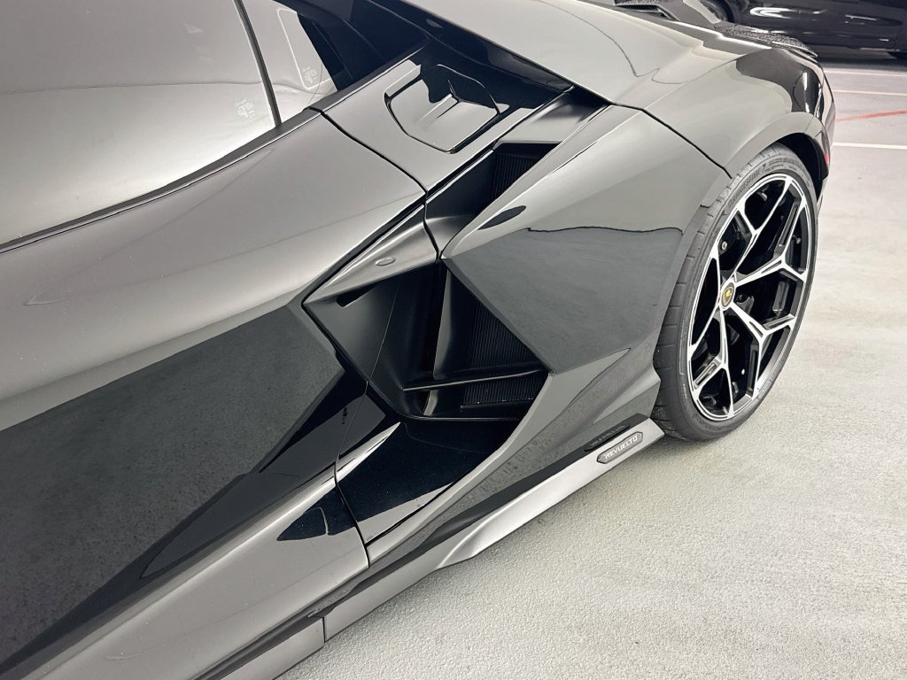 Used 2024 Lamborghini Revuelto AWD/4WD image 25