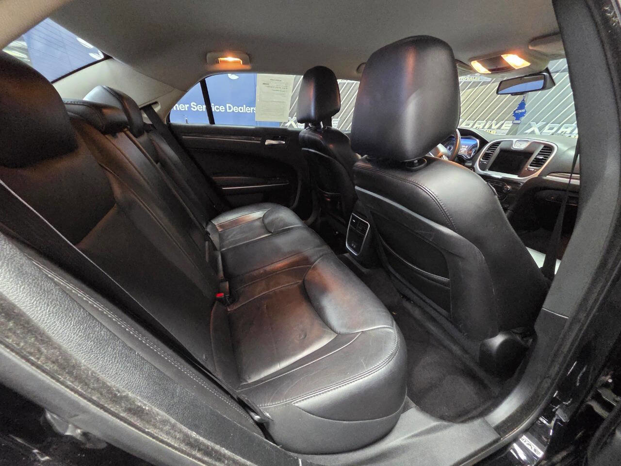 Used 2018 Chrysler 300 Touring L AWD/4WD image 27