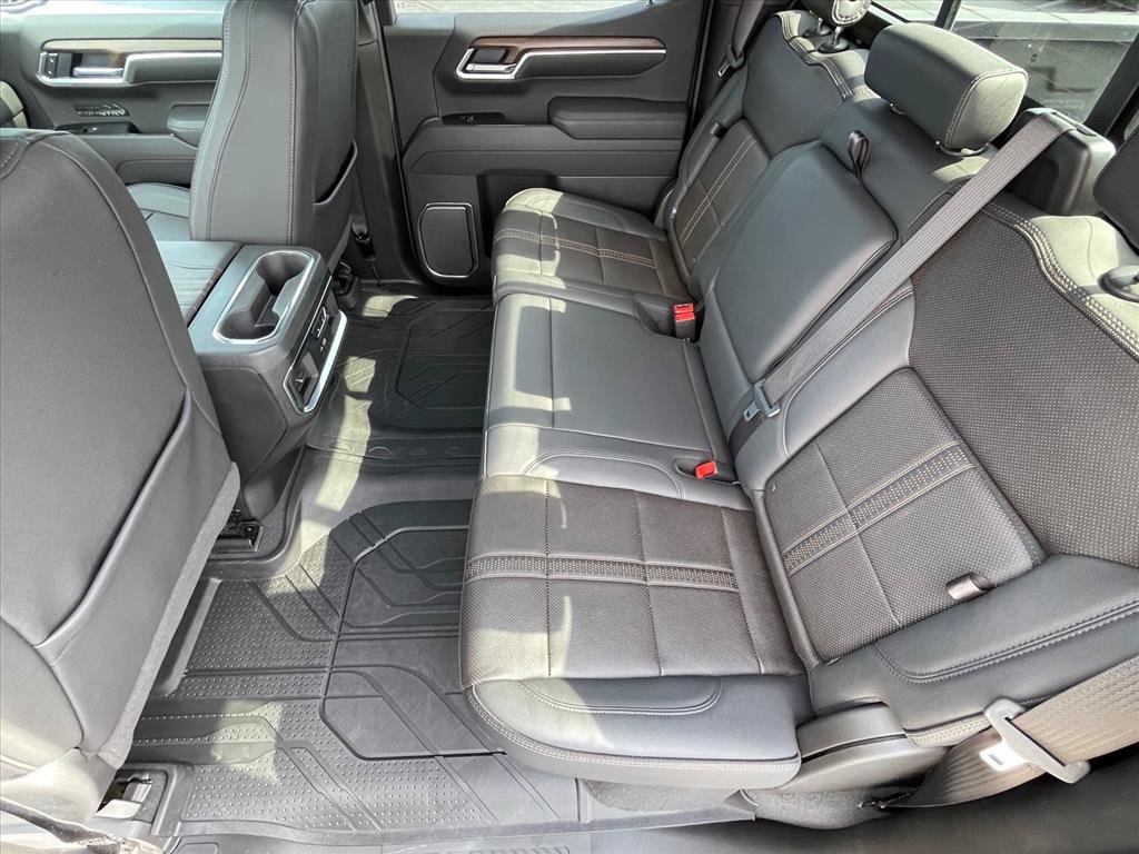 Used 2025 Chevrolet Silverado 1500 High Country AWD/4WD image 26