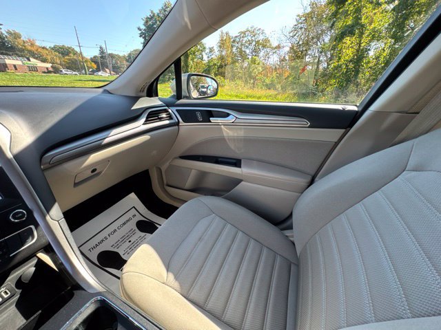 Used 2019 Ford Fusion SE FWD image 9