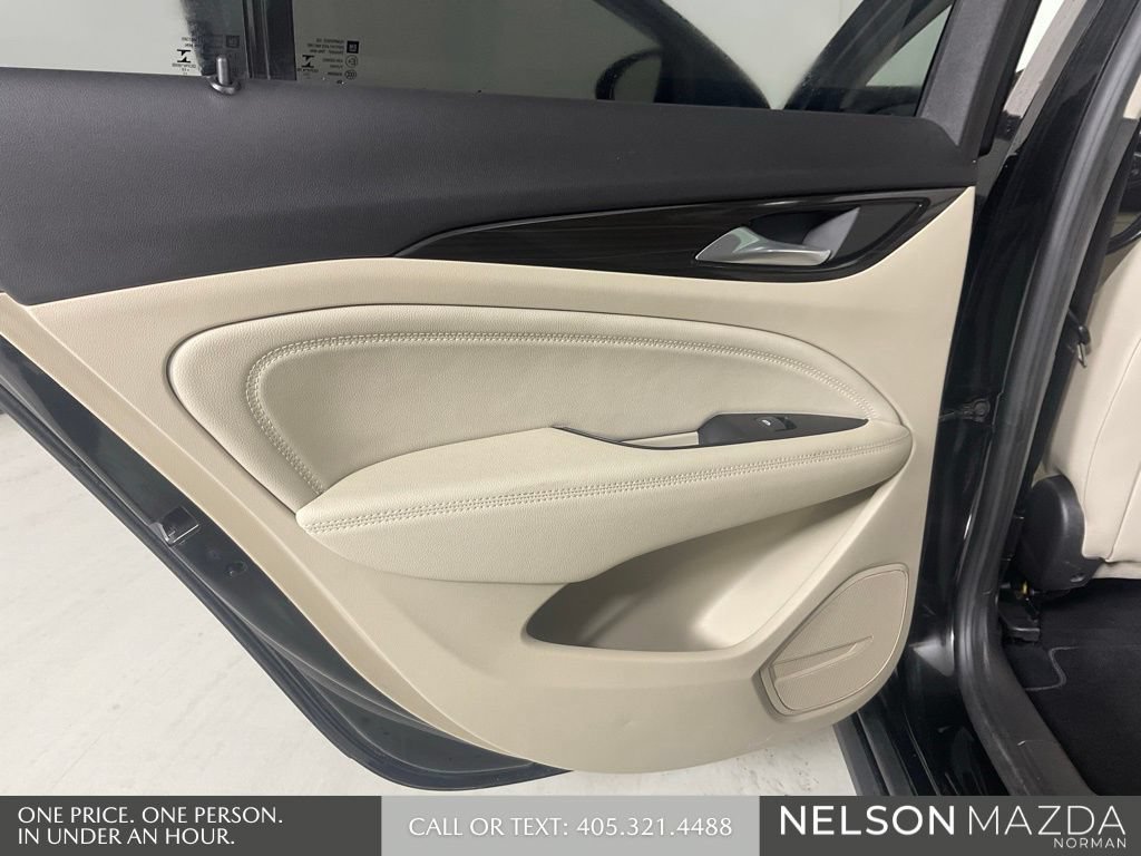 Used 2018 Buick Regal Essence w/ Driver Confidence Package #1 AWD/4WD image 18
