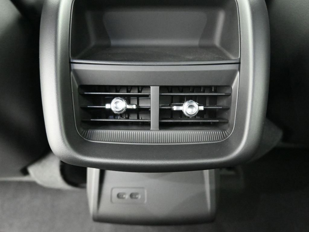 Used 2025 Cadillac Lyriq Luxury image 36