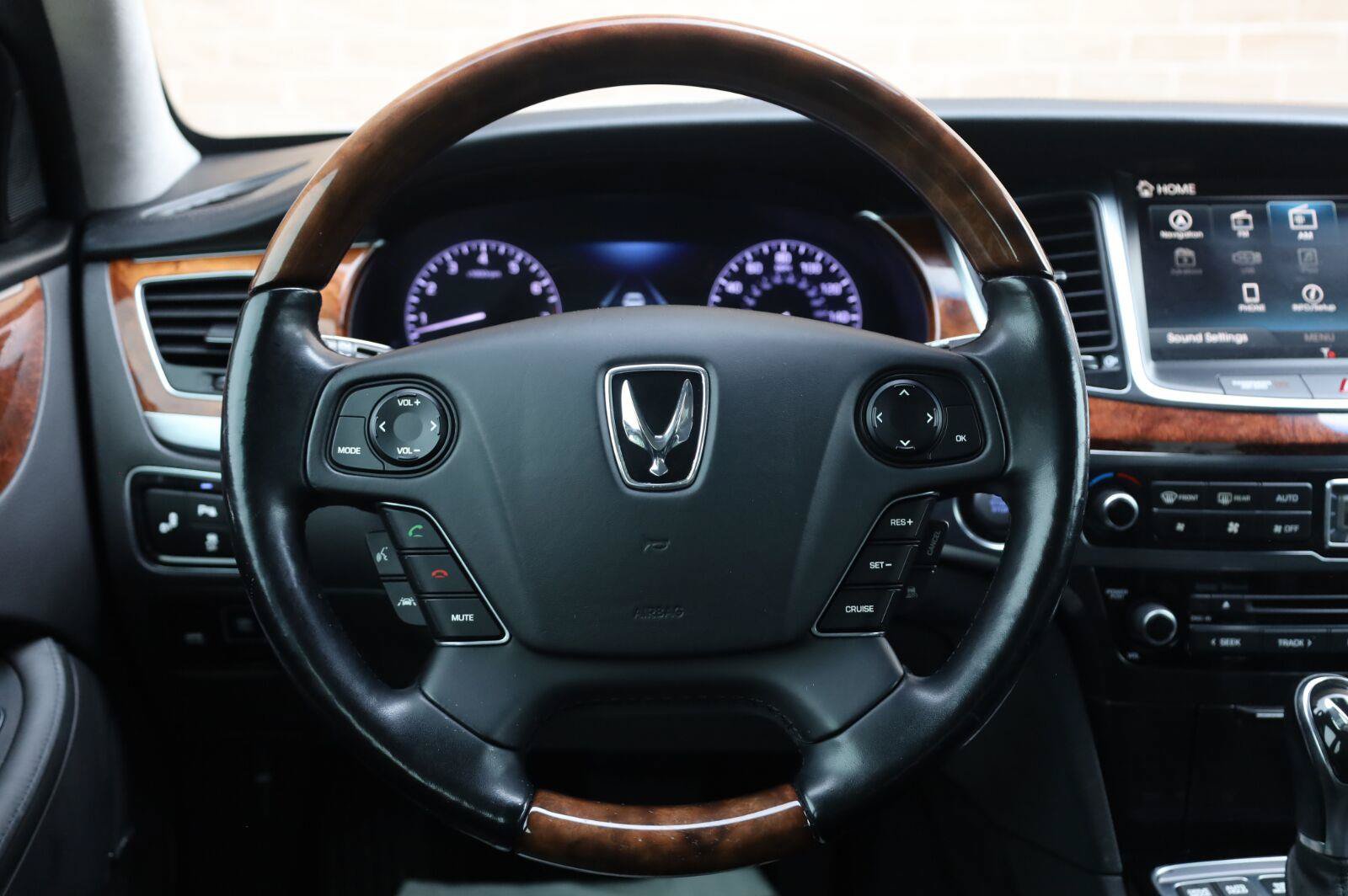 Used 2015 Hyundai Equus Signature RWD image 31