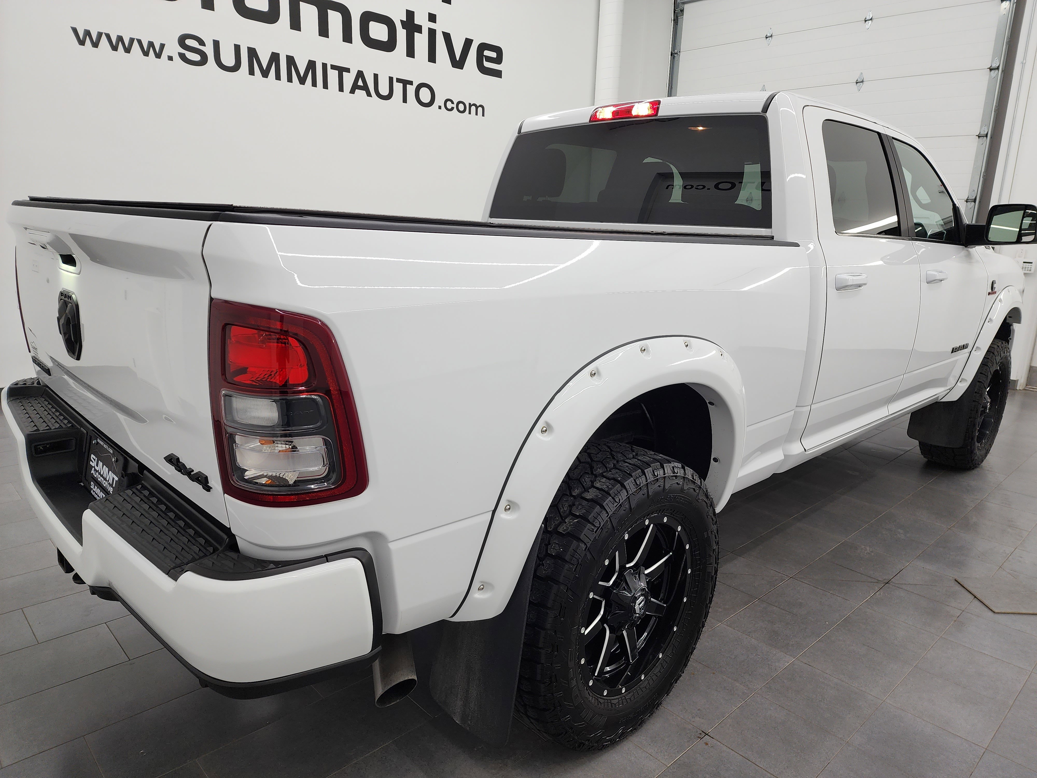 Used 2022 RAM 2500 Big Horn w/ Night Edition AWD/4WD image 4