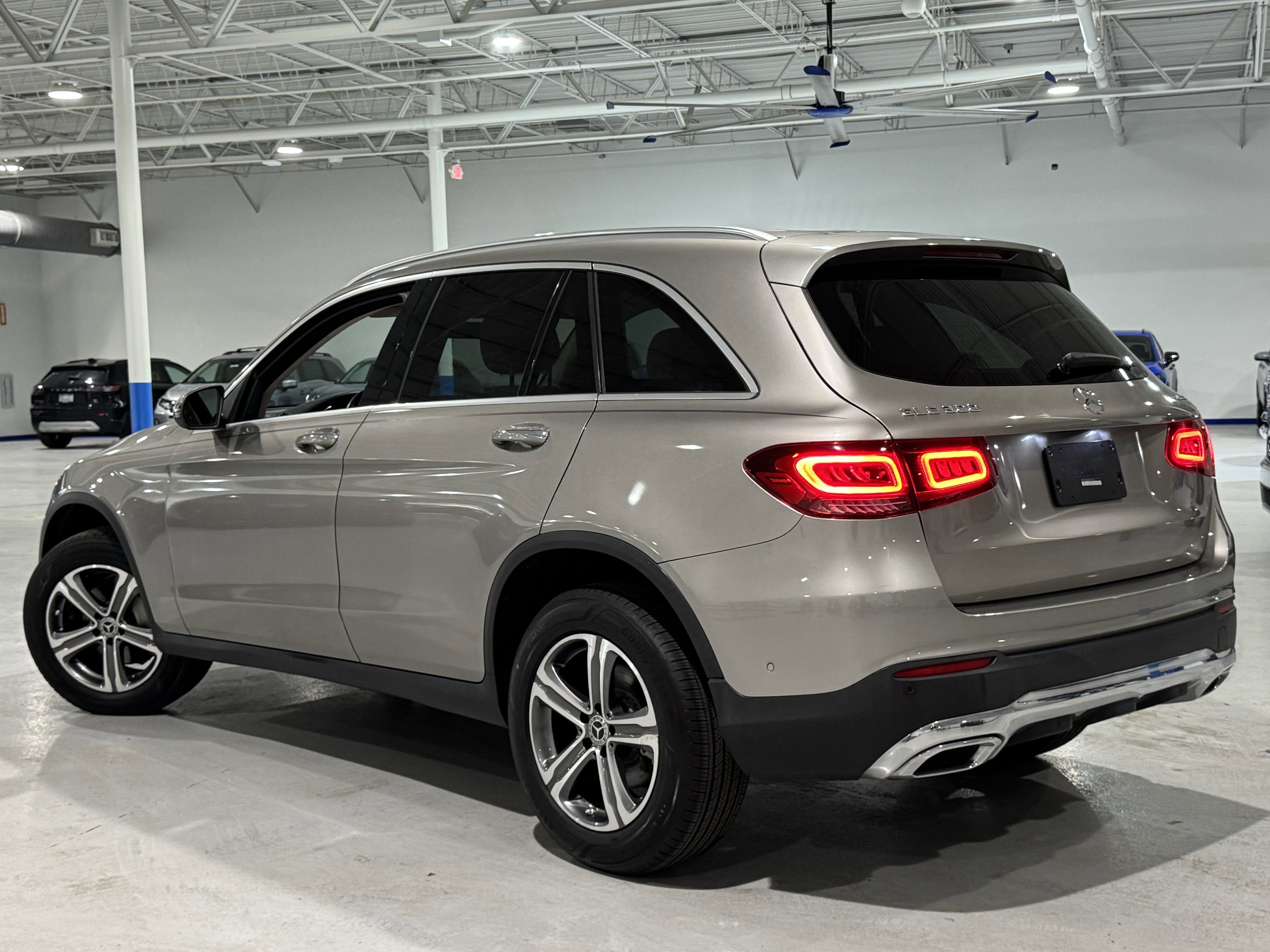 Used 2021 Mercedes-Benz GLC 300 4MATIC w/ Premium Package image 16