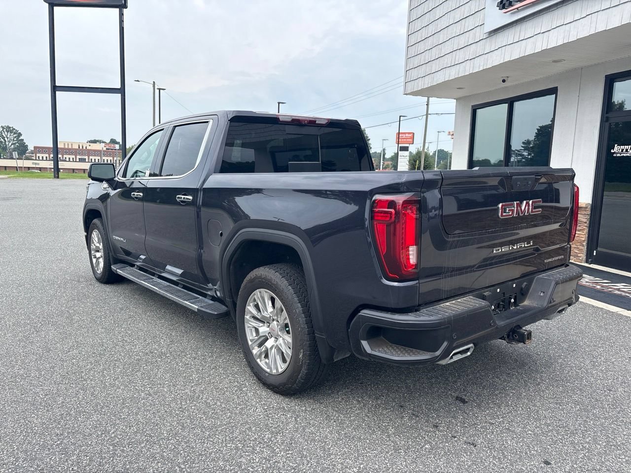 Used 2023 GMC Sierra 1500 Denali w/ Technology Package AWD/4WD image 5
