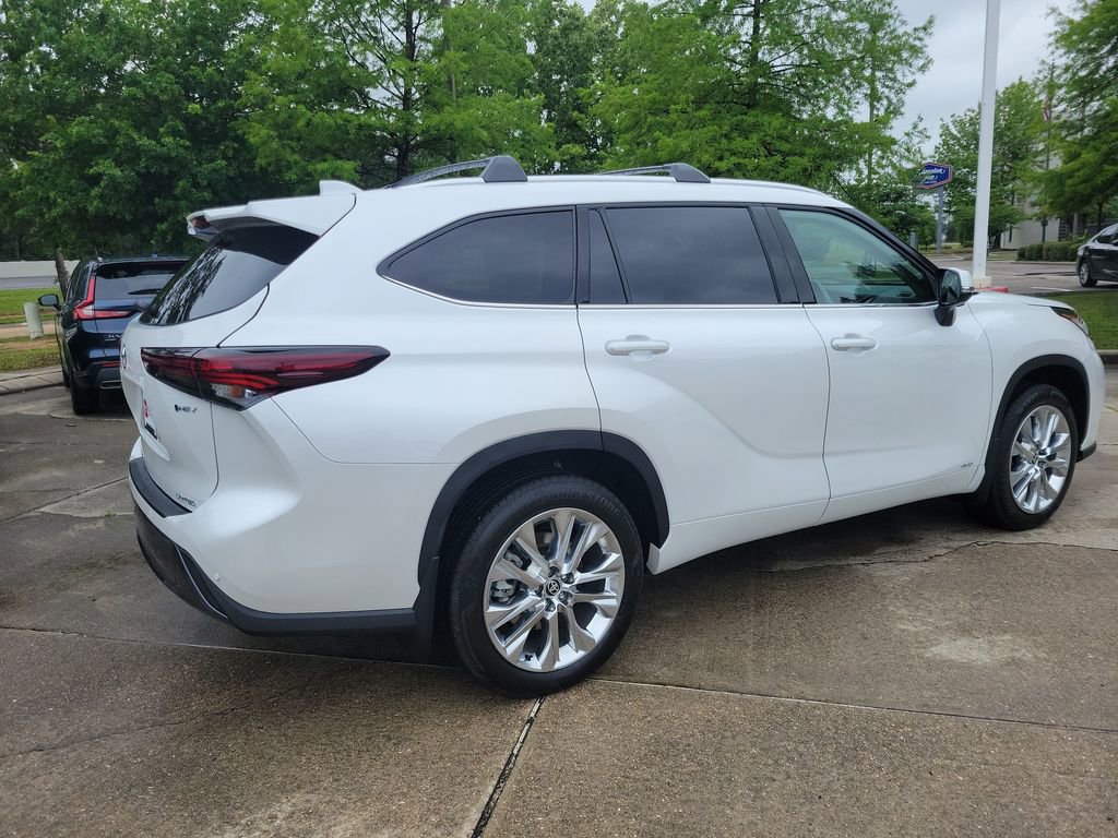 Certified 2026 Toyota Highlander Limited AWD/4WD image 8