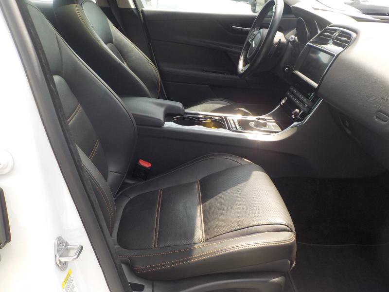 Used 2017 Jaguar XE Prestige image 29