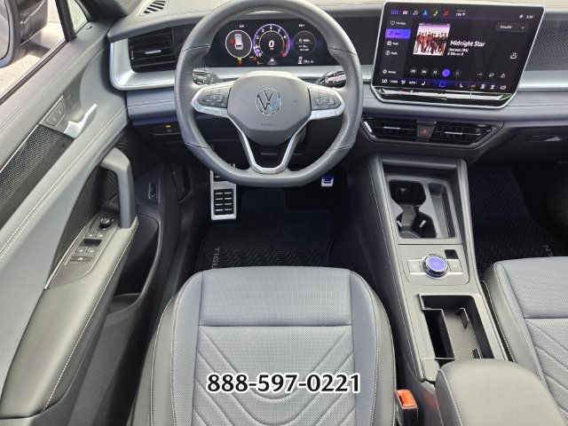 Used 2025 Volkswagen Tiguan SE R-Line AWD/4WD image 14