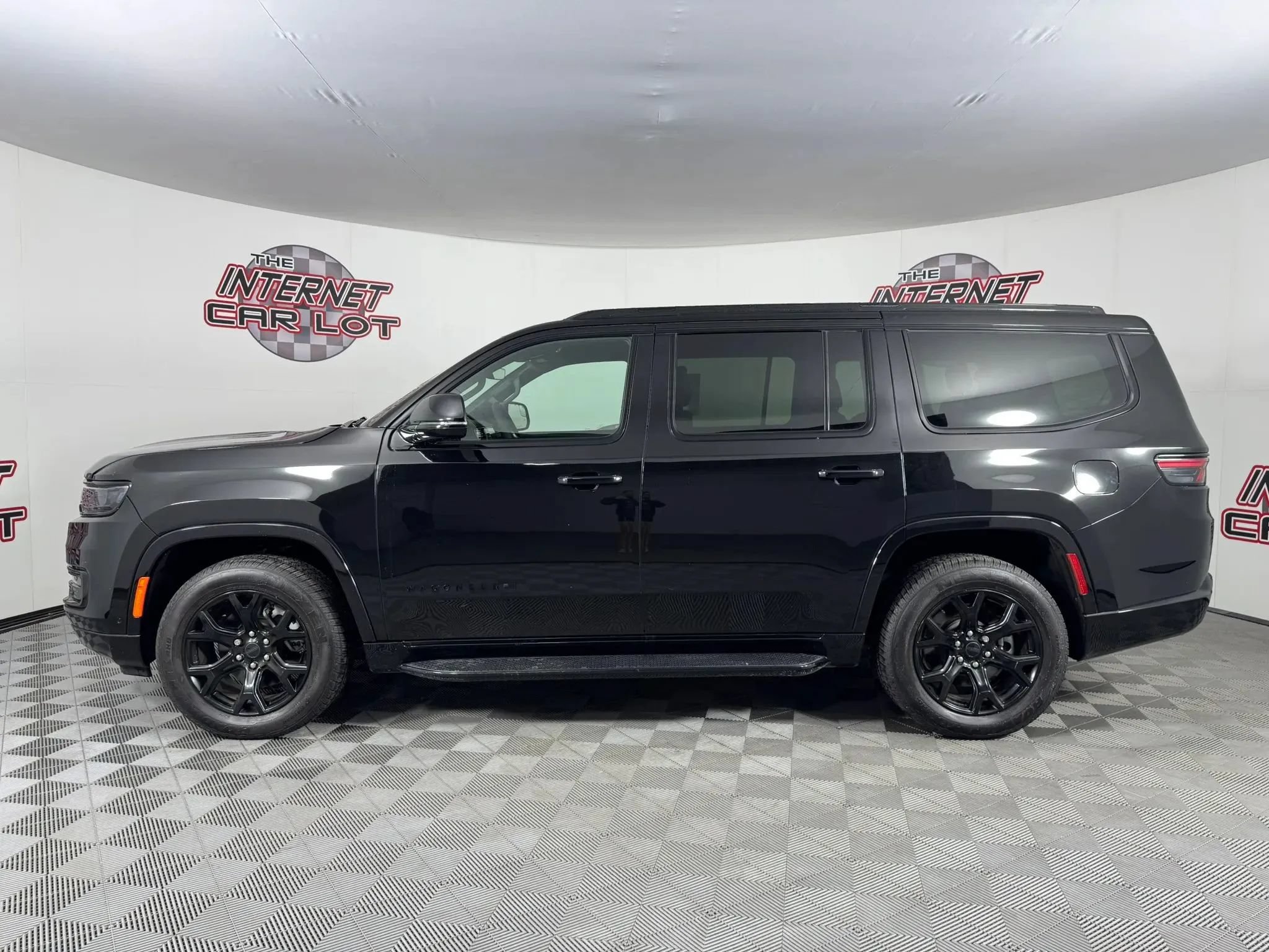 Used 2025 Jeep Wagoneer Series II AWD/4WD image 4