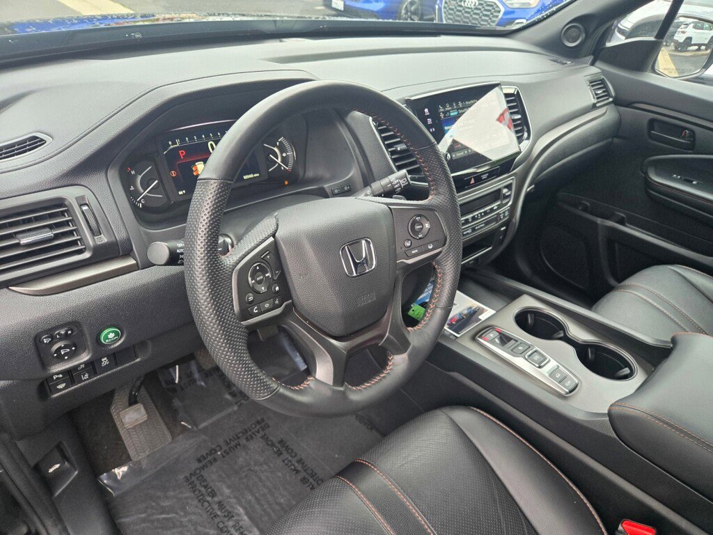 Certified 2025 Honda Passport TrailSport image 12