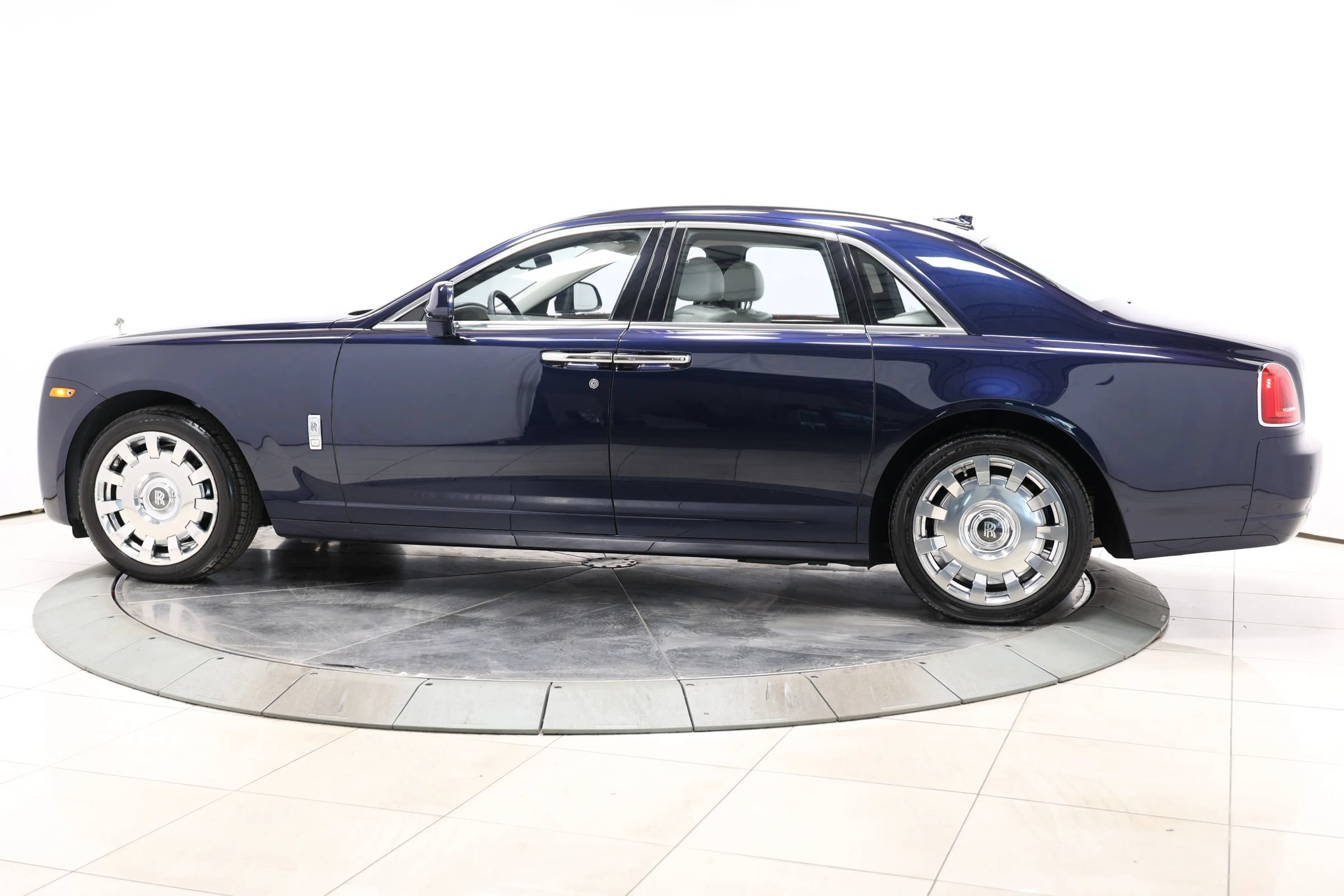 Used 2015 Rolls-Royce Ghost RWD image 8