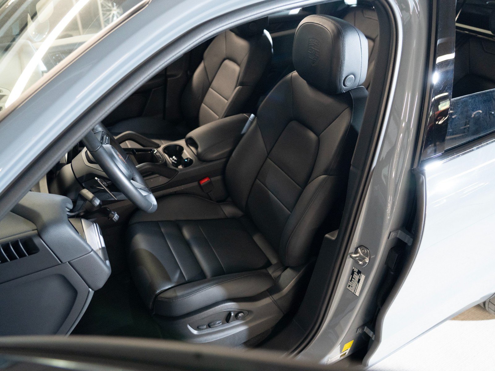 Certified 2026 Porsche Cayenne AWD/4WD image 5