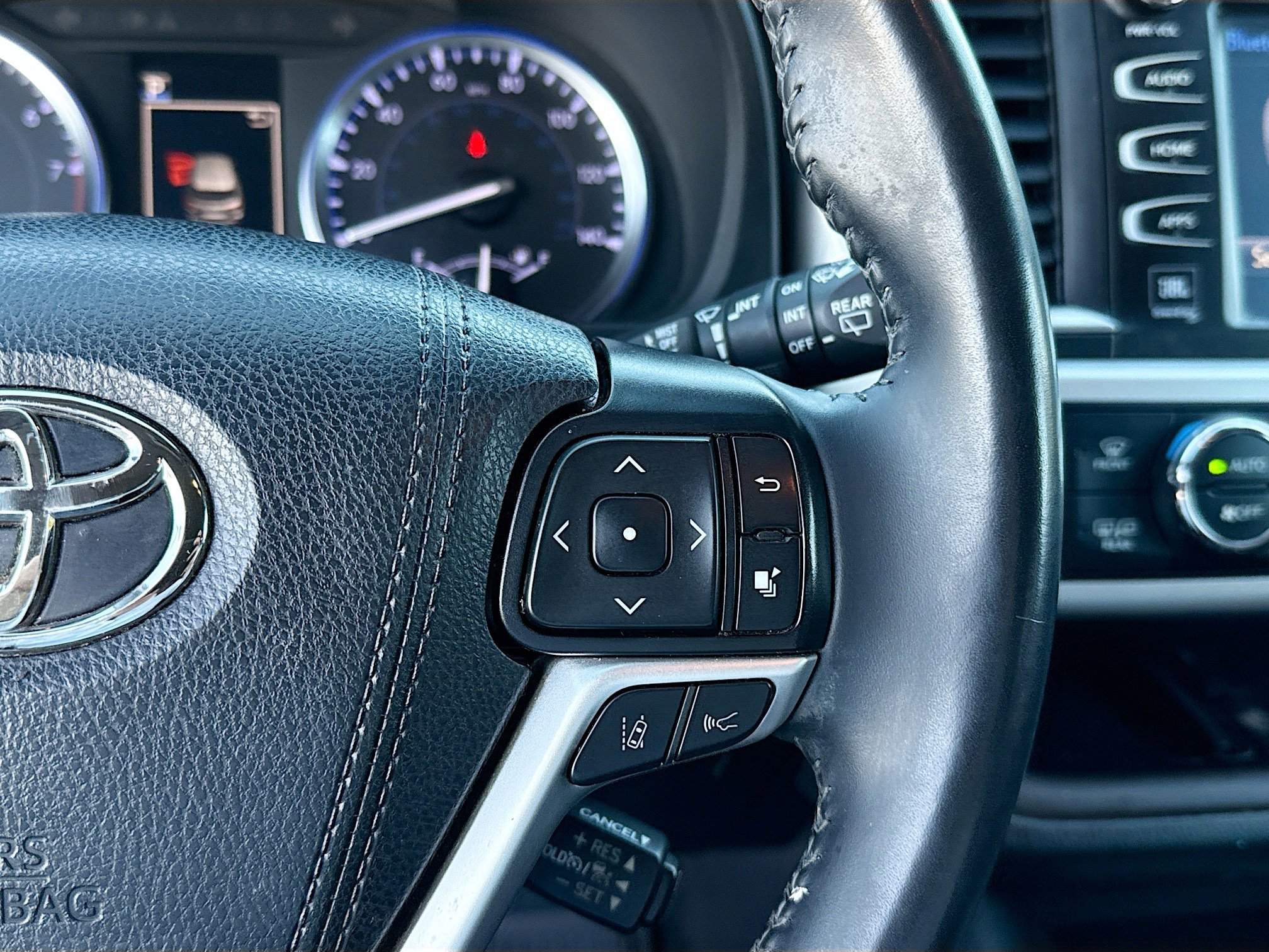 Used 2019 Toyota Highlander Limited image 40