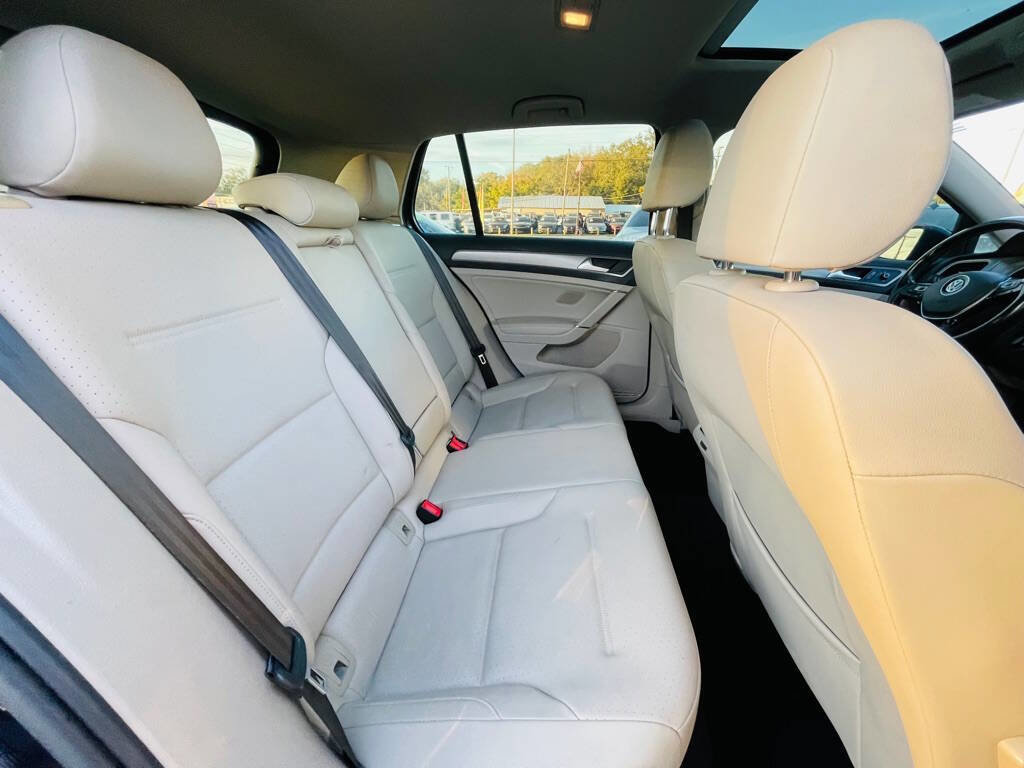 Used 2017 Volkswagen Golf Wolfsburg Edition image 21