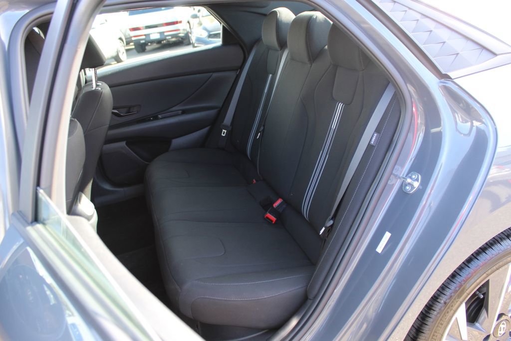 Used 2025 Hyundai Elantra SEL image 13