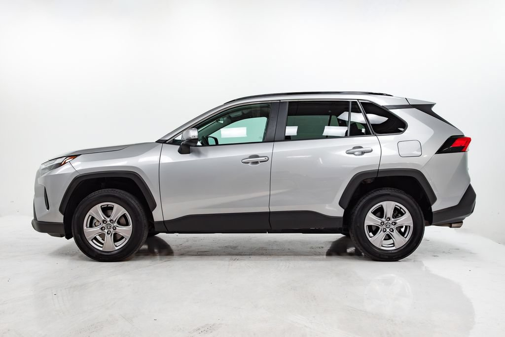 Used 2025 Toyota RAV4 XLE AWD/4WD image 25