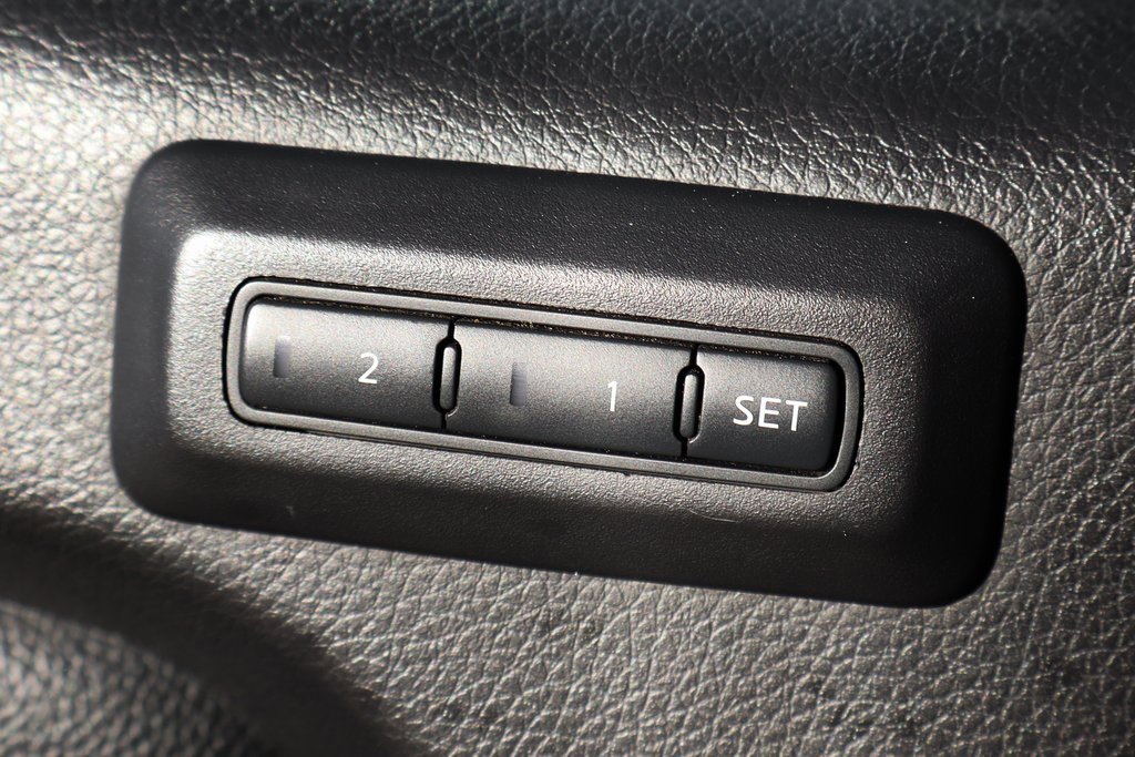 Used 2021 Nissan Titan PRO-4X w/ Pro-4x Convenience Package image 17