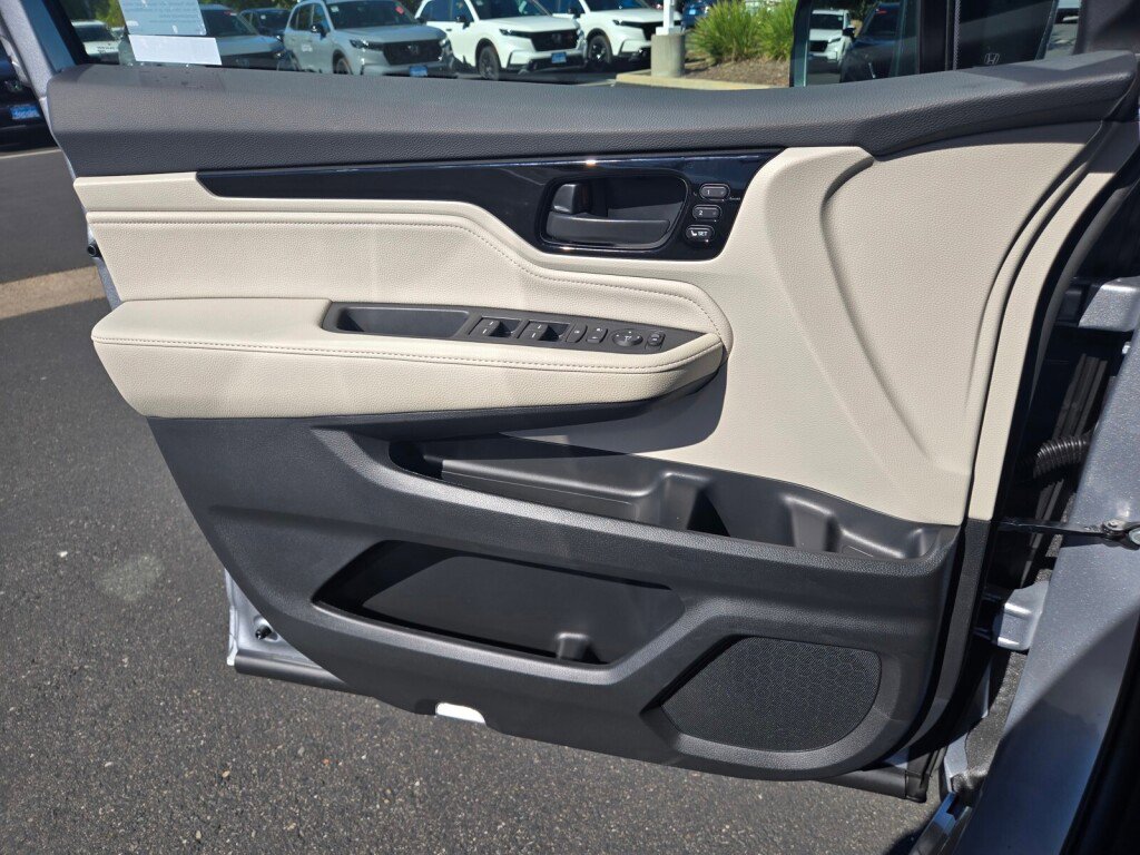 New 2026 Honda Odyssey Touring image 12