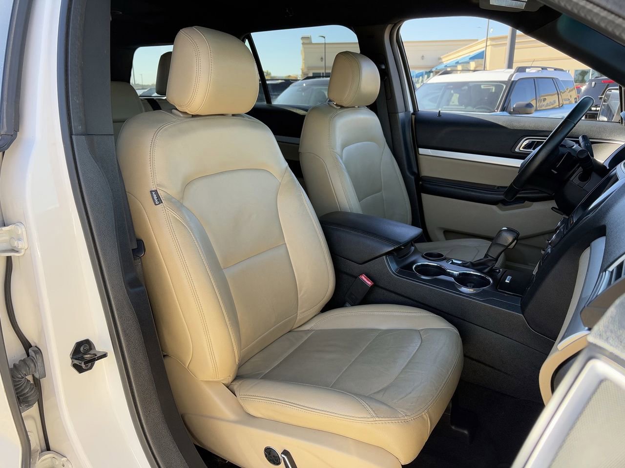 Used 2016 Ford Explorer XLT w/ Equipment Group 202A image 28