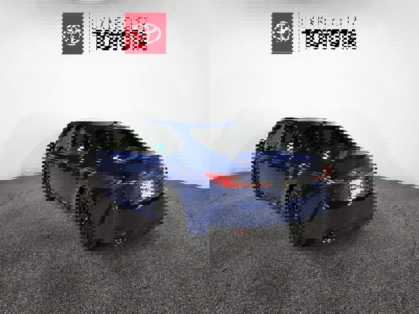 Used 2026 Toyota Camry SE image 4