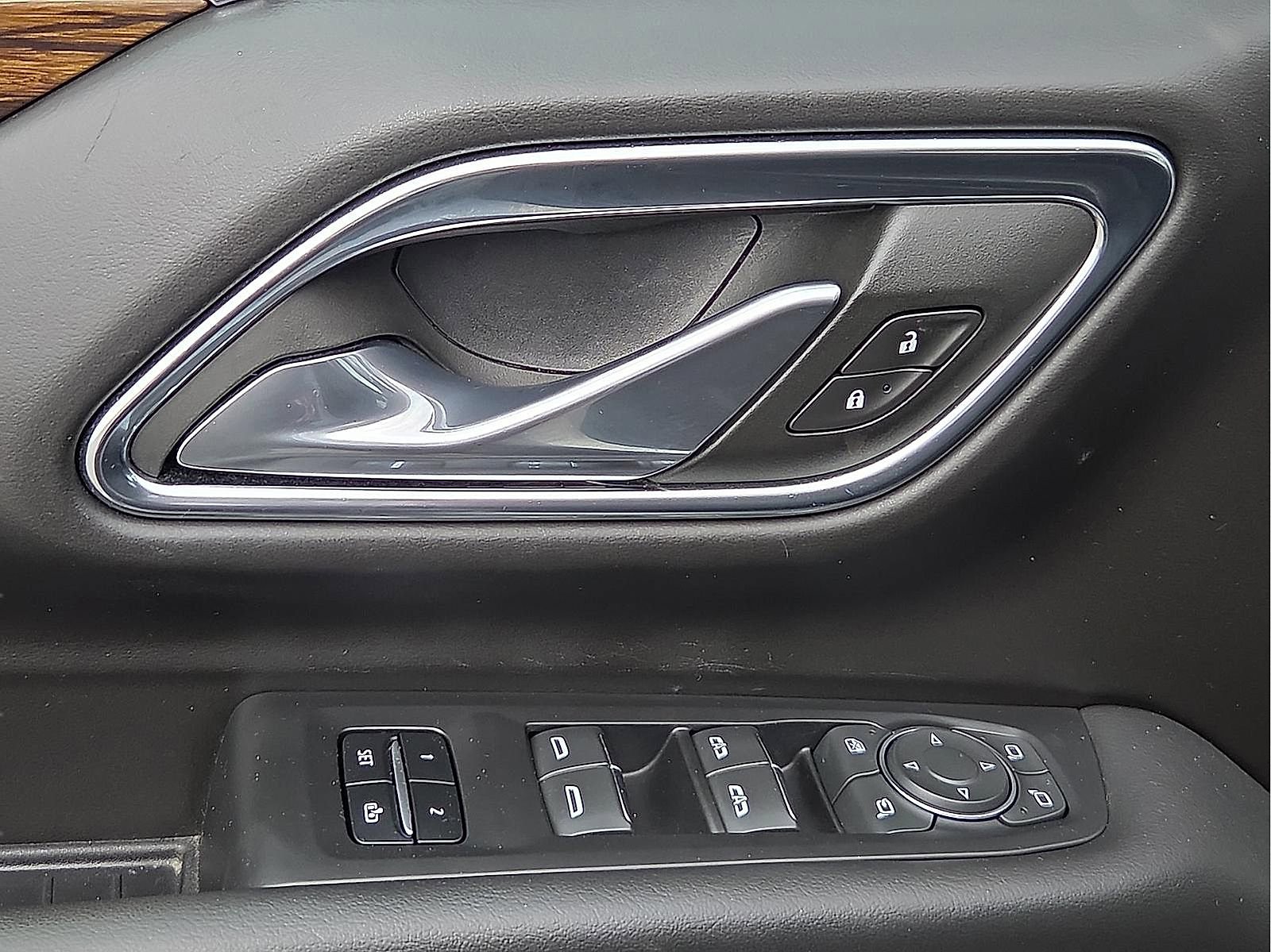 Used 2023 Chevrolet Suburban Premier image 14