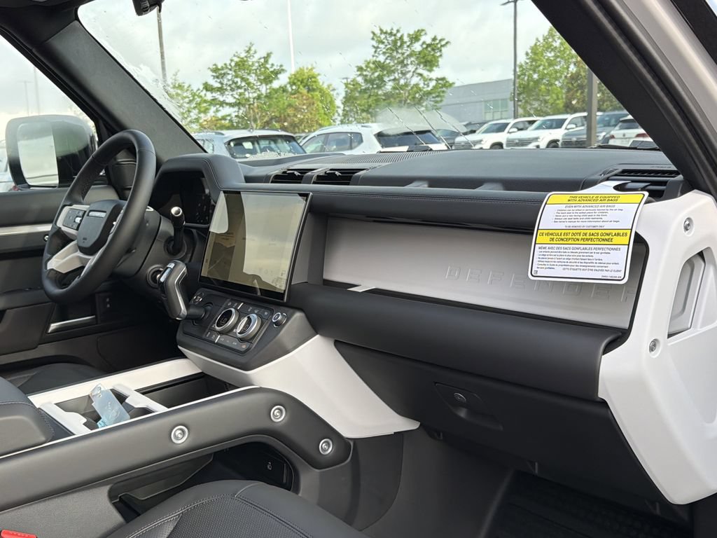 New 2026 Land Rover Defender 110 X-Dynamic SE AWD/4WD image 17