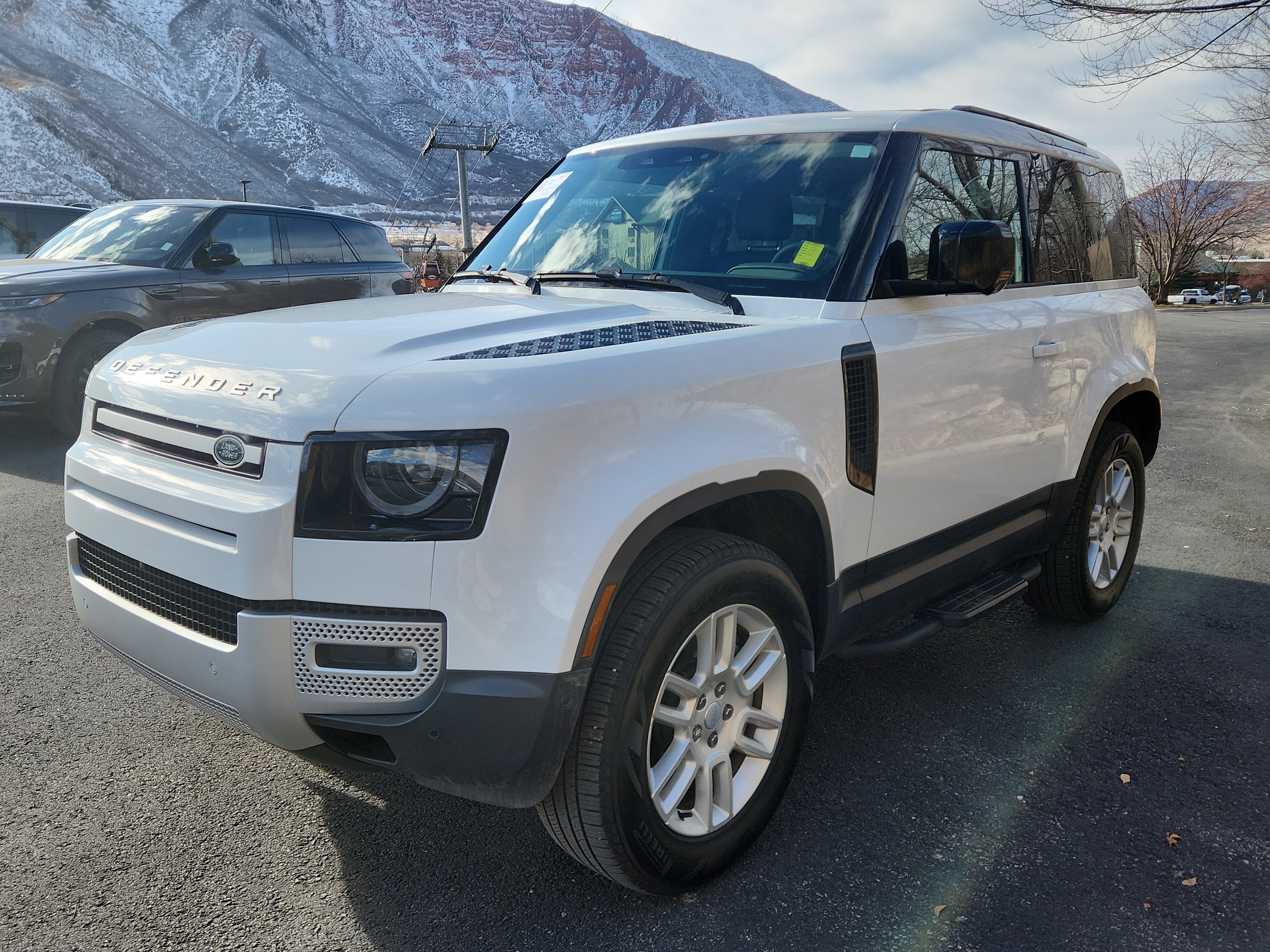 Used 2025 Land Rover Defender 90 S image 5