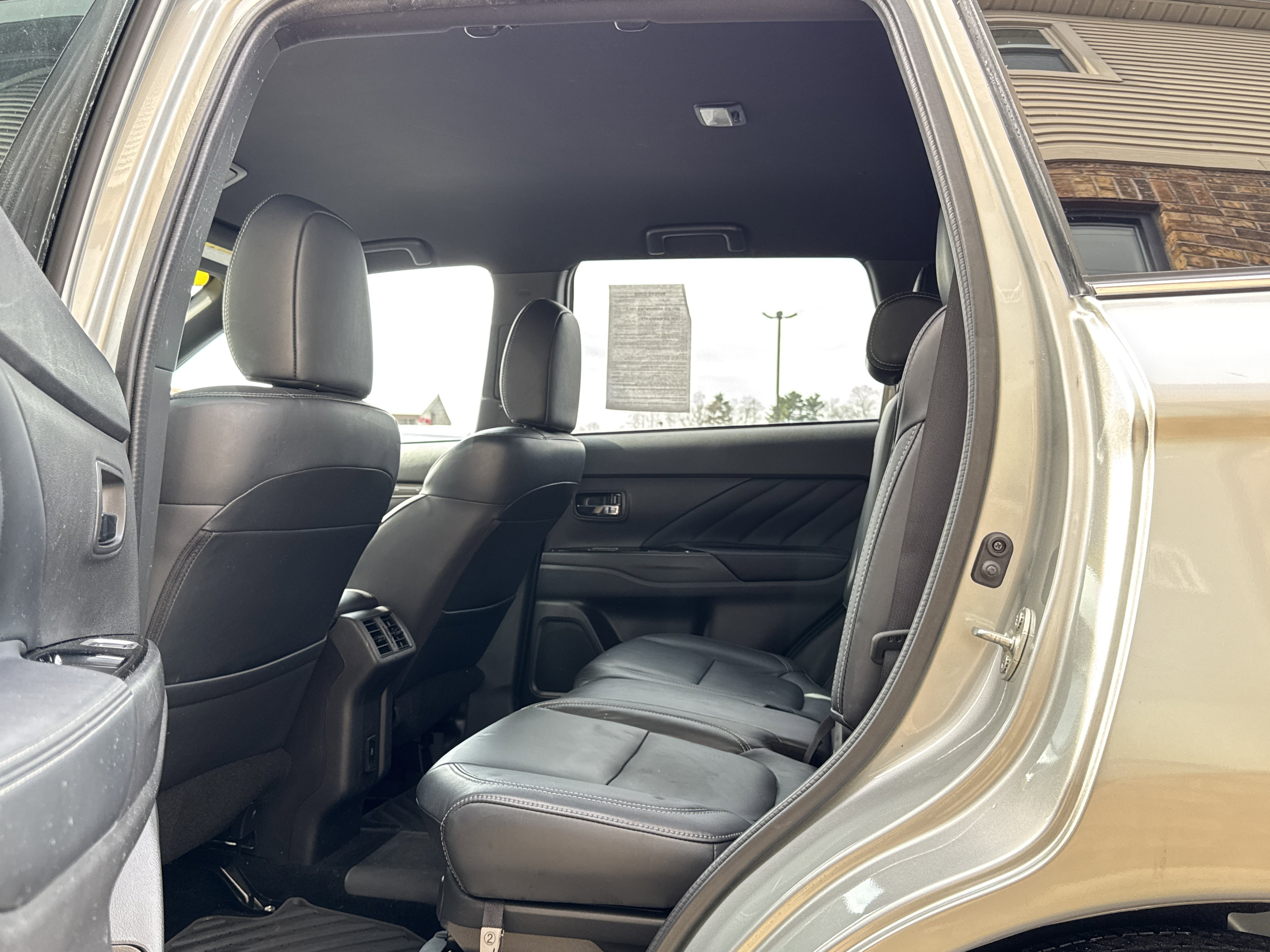 Used 2022 Mitsubishi Outlander SEL image 9