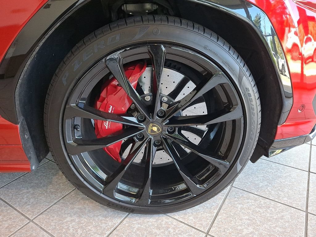 Used 2021 Lamborghini Urus AWD/4WD image 11