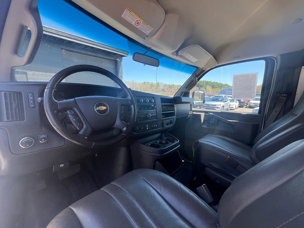 Used 2020 Chevrolet Express 3500 Extended w/ Driver Convenience Package RWD image 18
