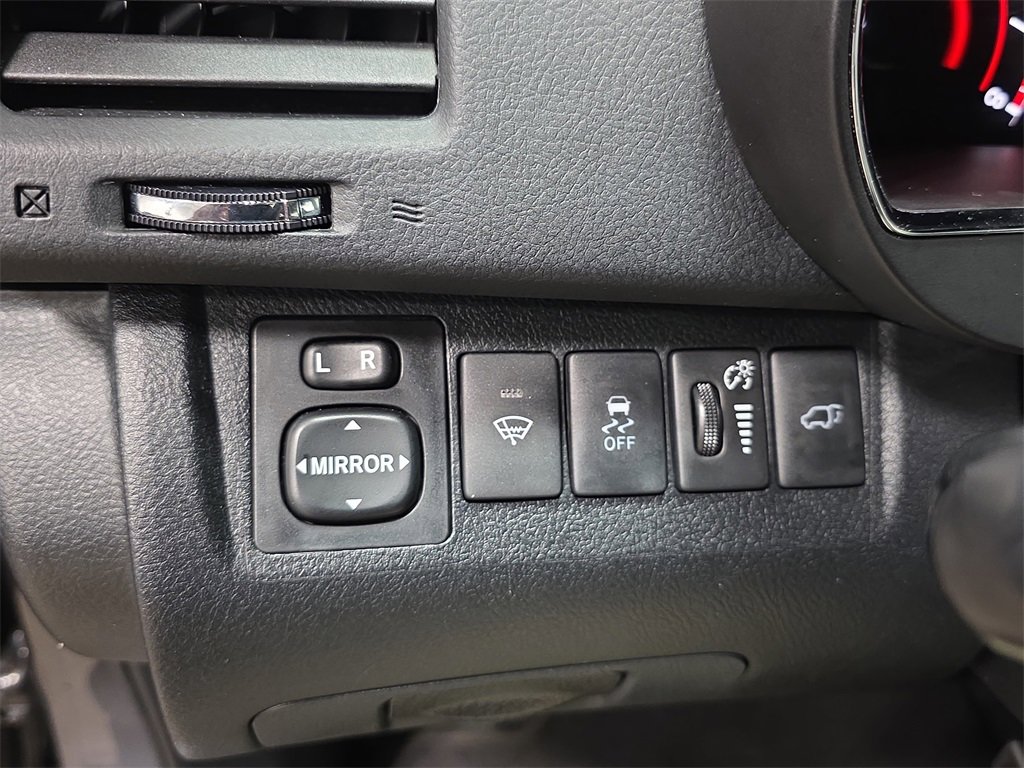 Used 2012 Toyota Highlander SE image 26