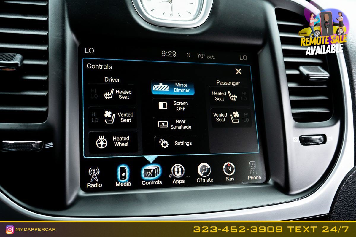 Used 2016 Chrysler 300 C RWD image 32