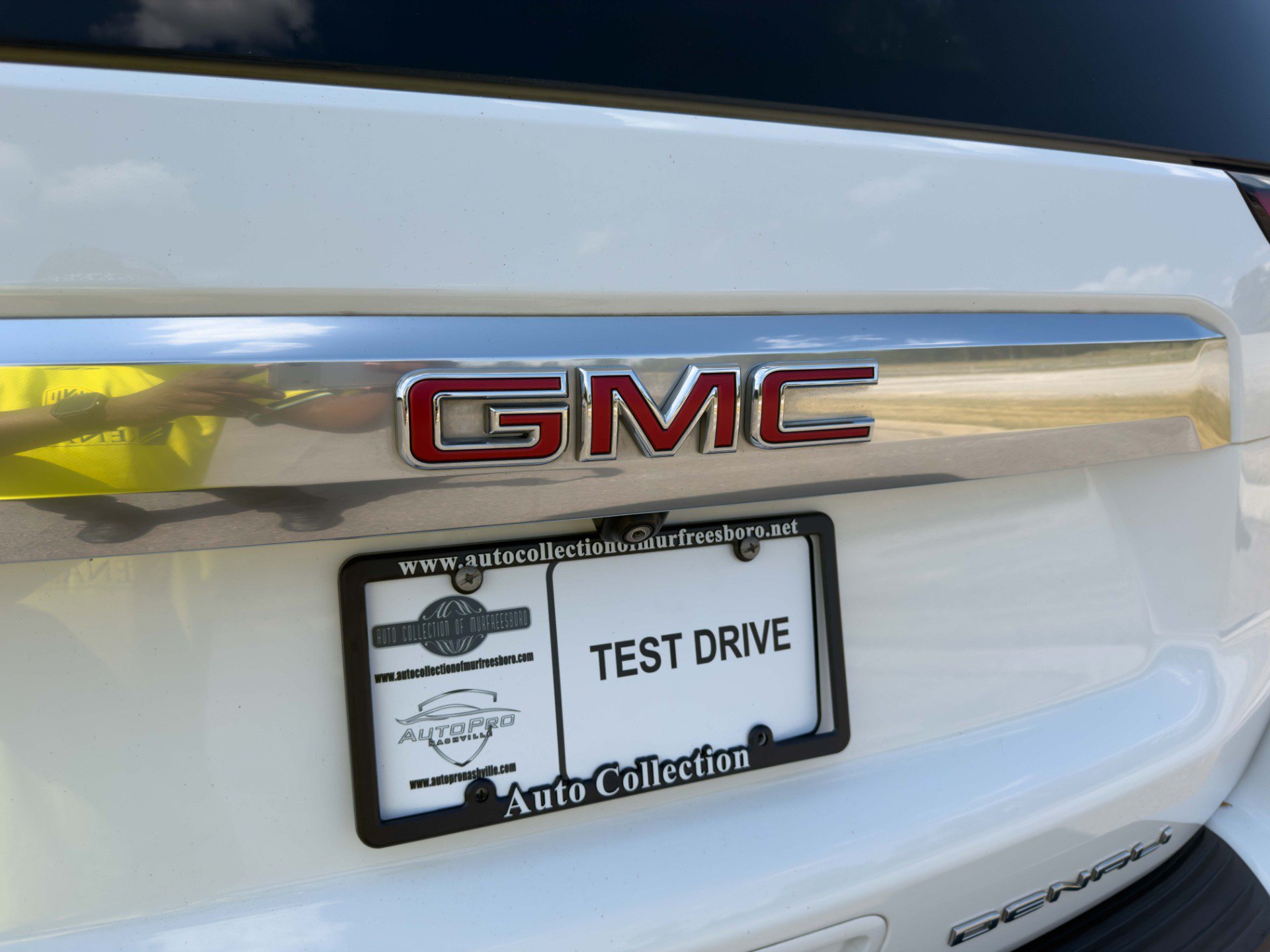 Used 2022 GMC Yukon XL Denali AWD/4WD image 13