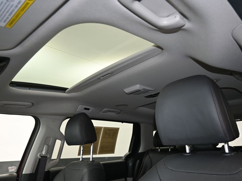 Used 2024 Kia Carnival SX Prestige image 19