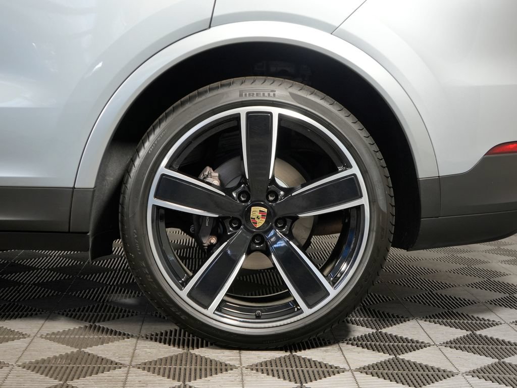 Certified 2023 Porsche Cayenne AWD/4WD image 14