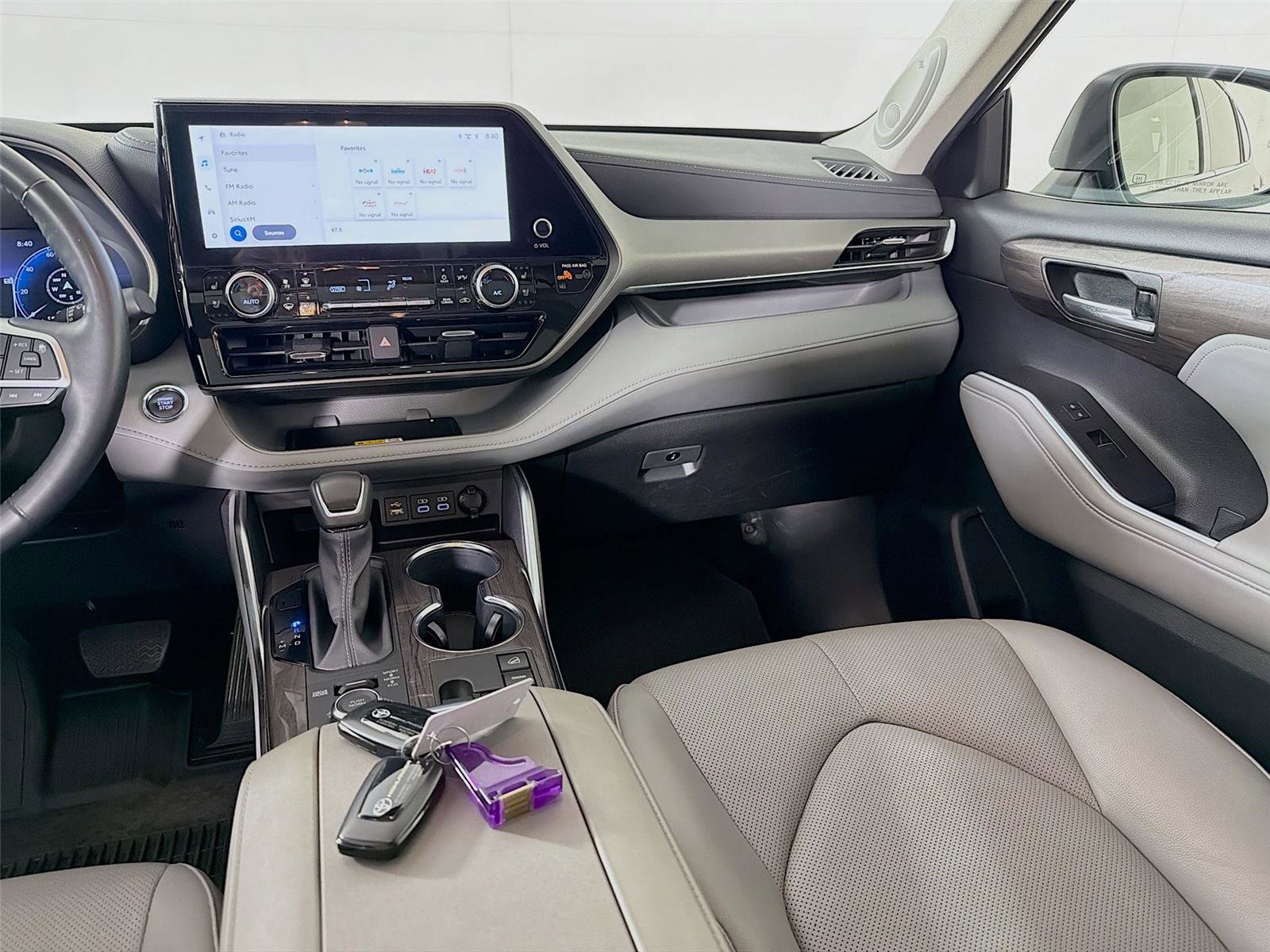 Used 2023 Toyota Highlander Limited image 24