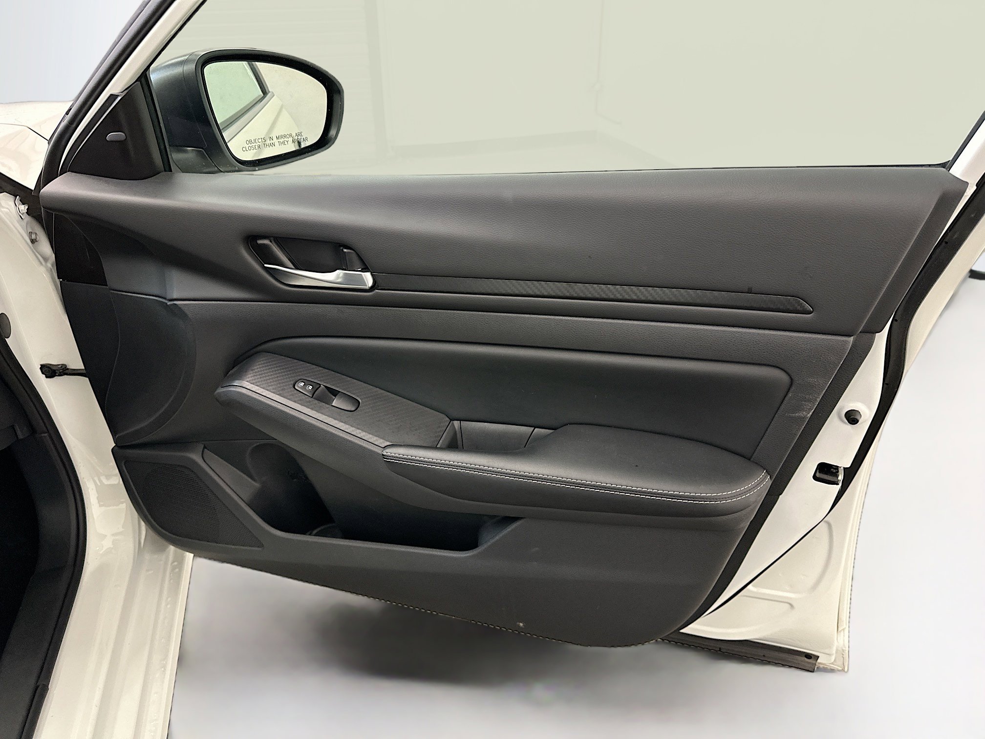 Used 2025 Nissan Altima 2.5 SV image 32