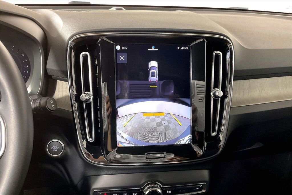 Used 2023 Volvo XC40 B5 Plus AWD/4WD image 21