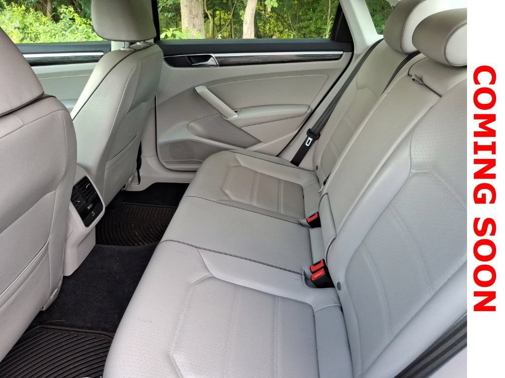 Used 2018 Volkswagen Passat 2.0T SE w/ SE Lighting Package FWD image 10