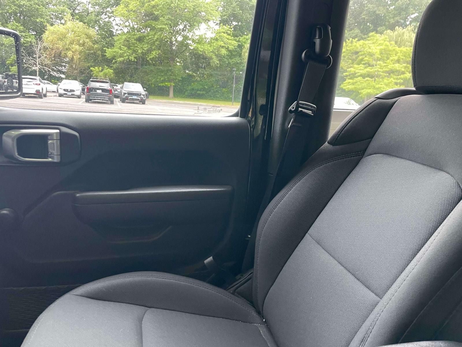 Used 2022 Jeep Wrangler Sport AWD/4WD image 31