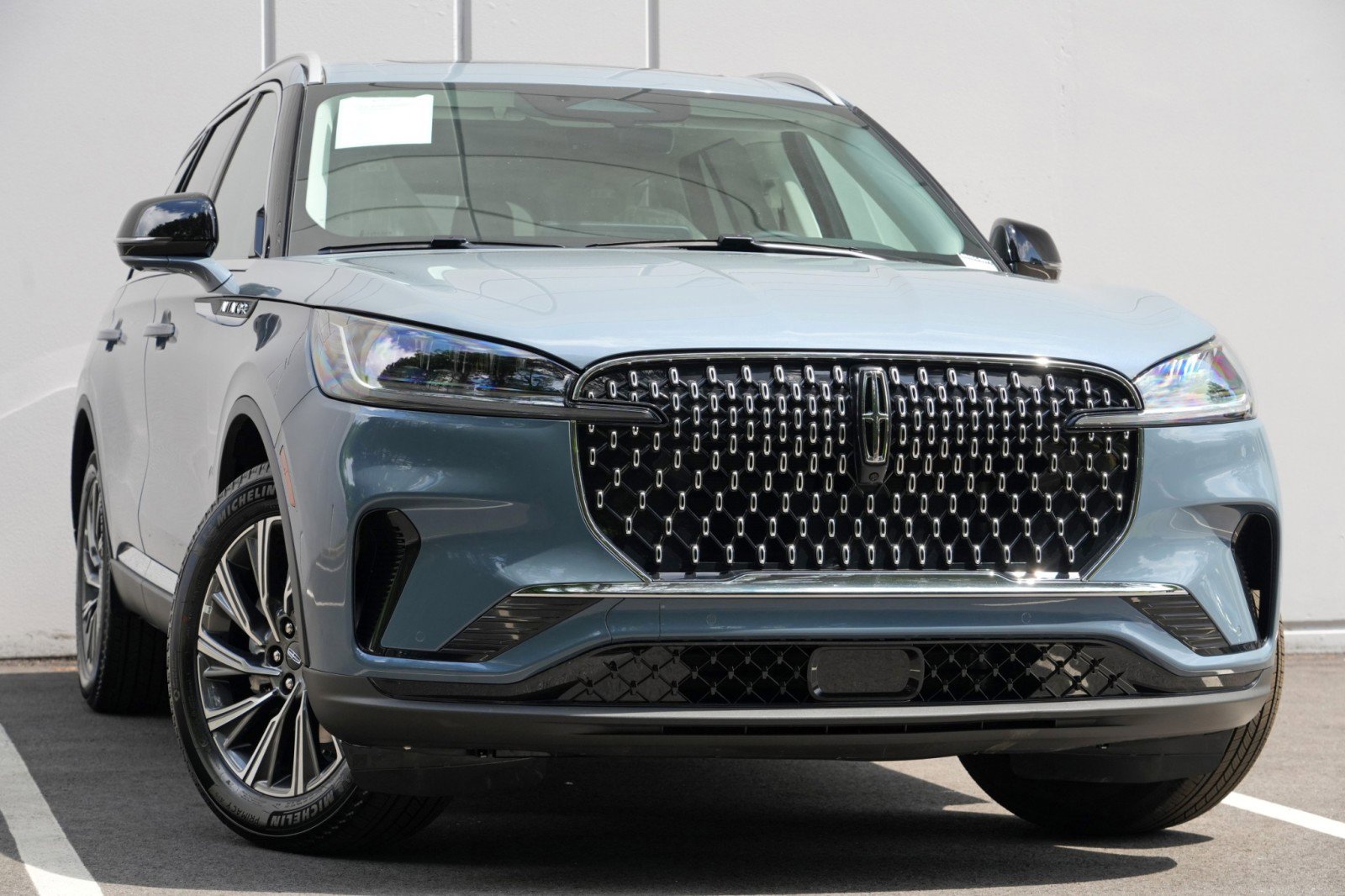 Used 2026 Lincoln Aviator AWD image 4