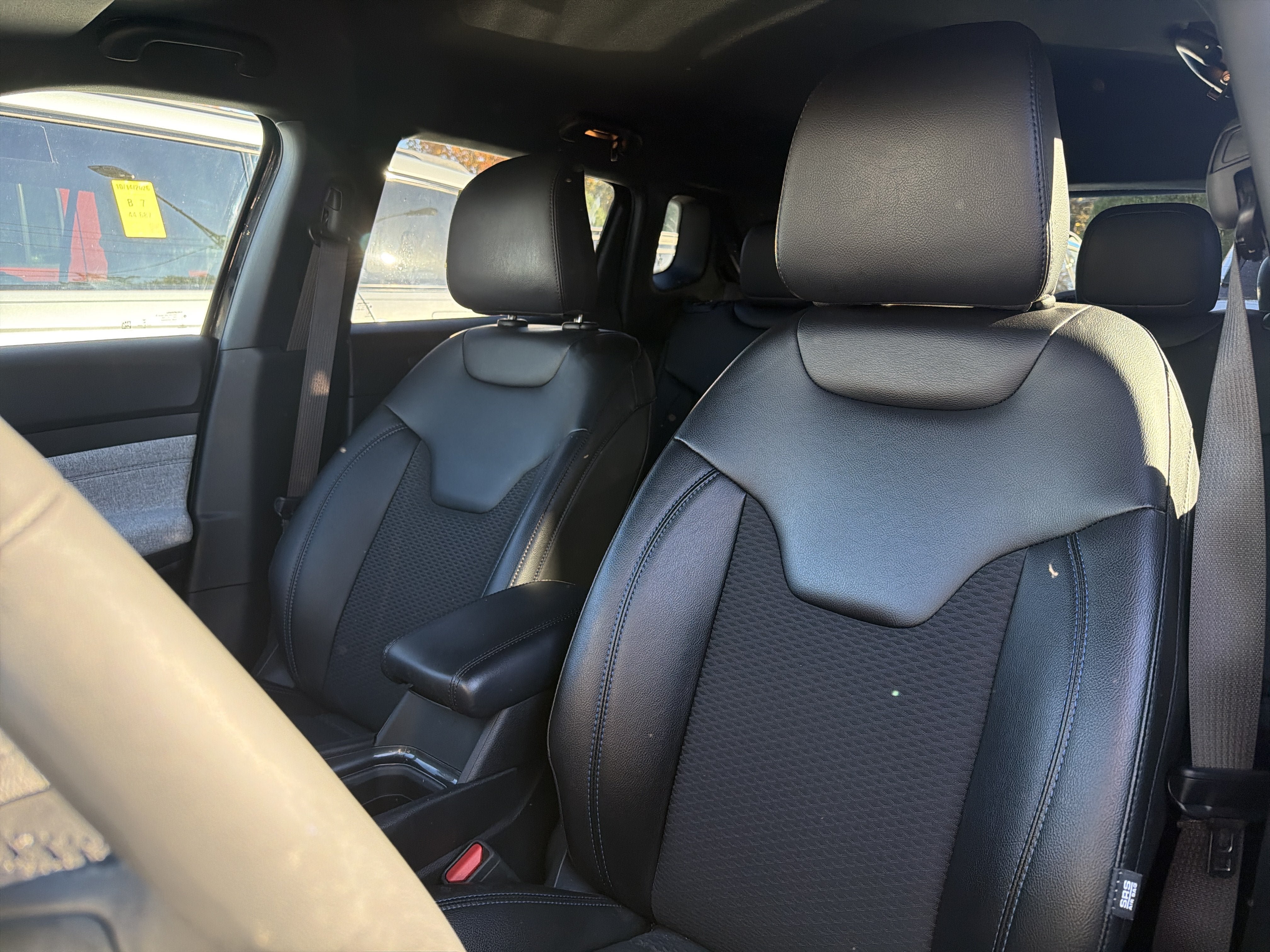 Used 2023 Jeep Compass Latitude w/ Convenience Group AWD/4WD image 9