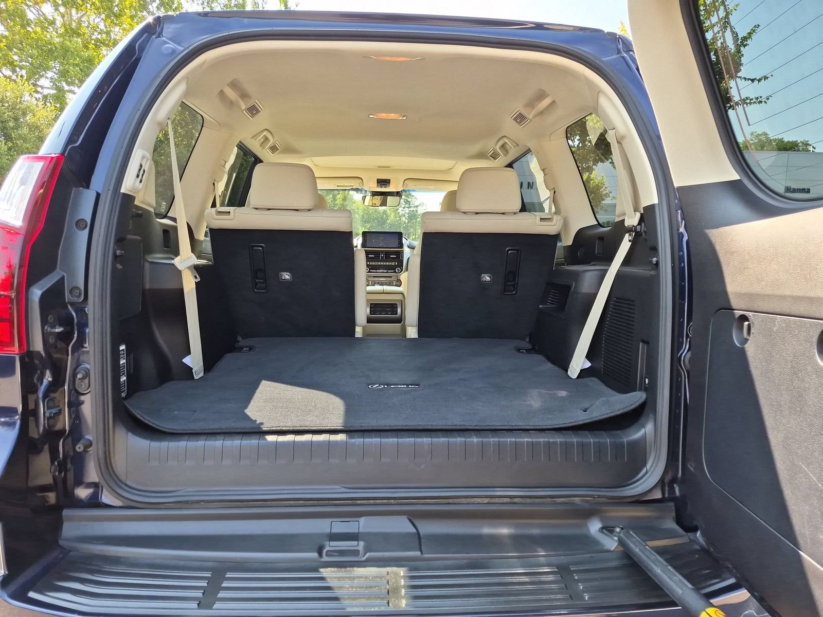 Used 2022 Lexus GX 460 Premium w/ Accessory Package AWD/4WD image 31
